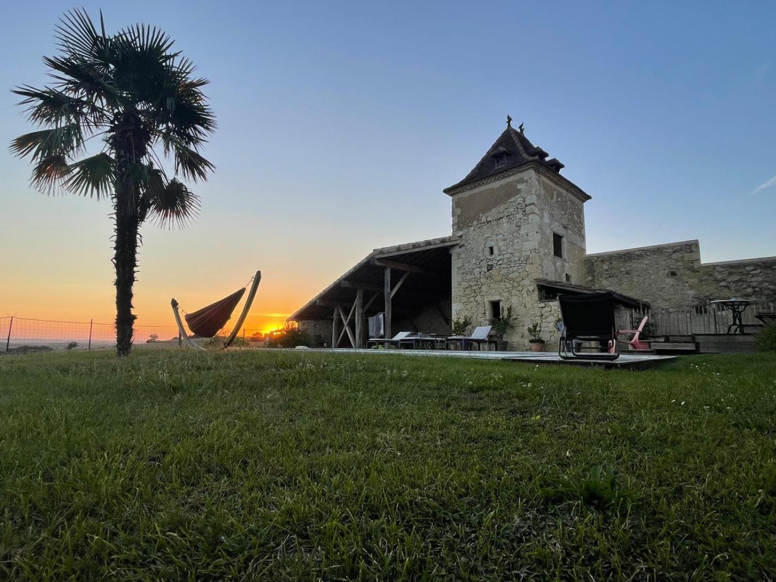 Pigeonnier De Sabaillan Bed & Breakfast Castelnau-d'Arbieu Exterior photo